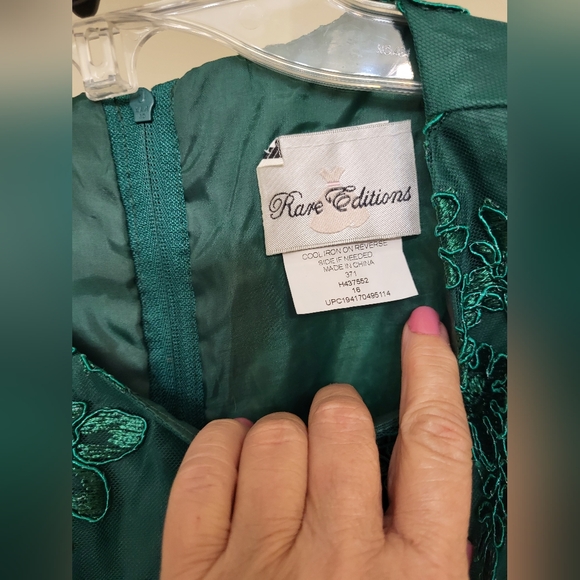 Girl's green lace & satin prom formal dress by Rare Editions from Macy's Size 16 - Picture 13 of 16